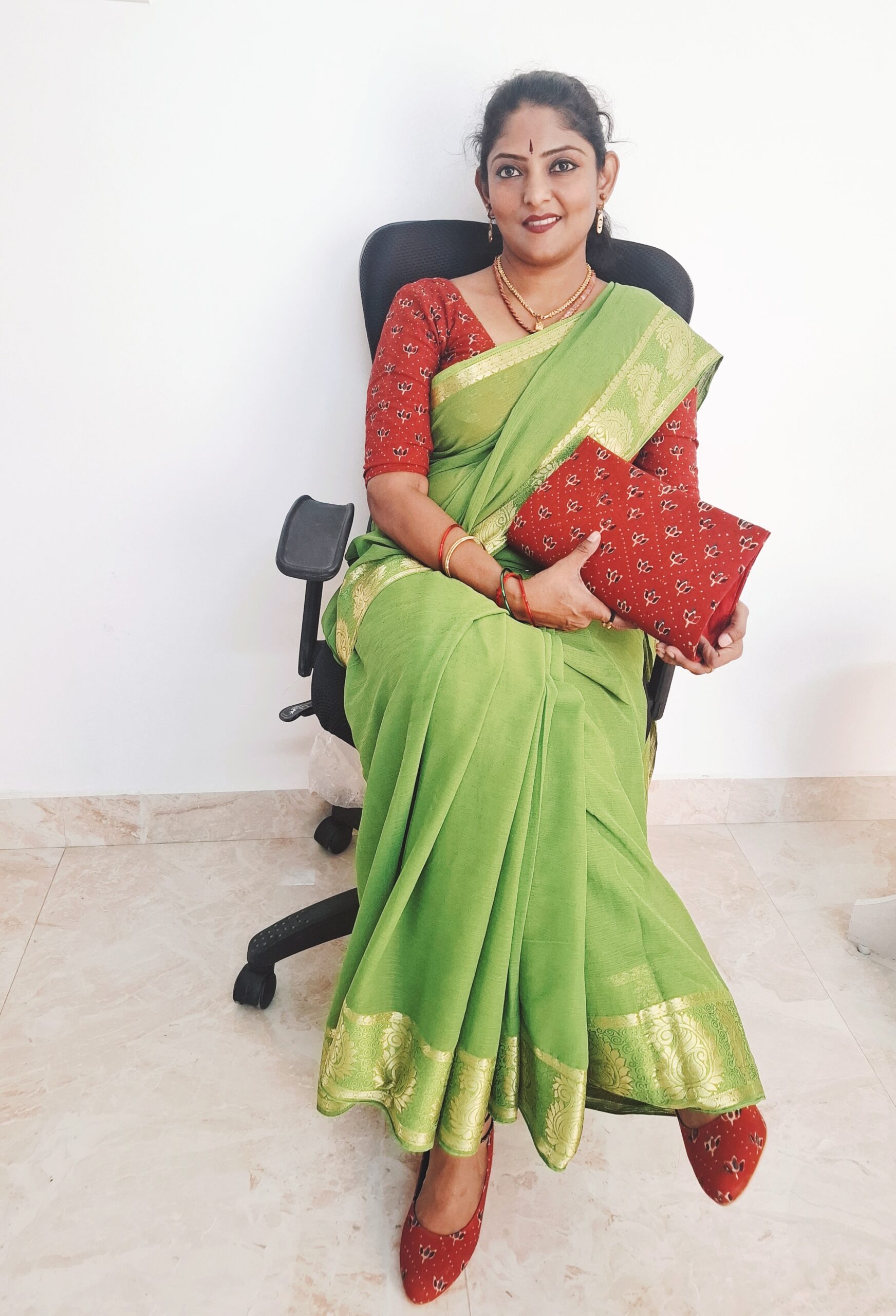 Handblock-printed cotton with small all-over floral motifs and dotted detailing. - Image 4